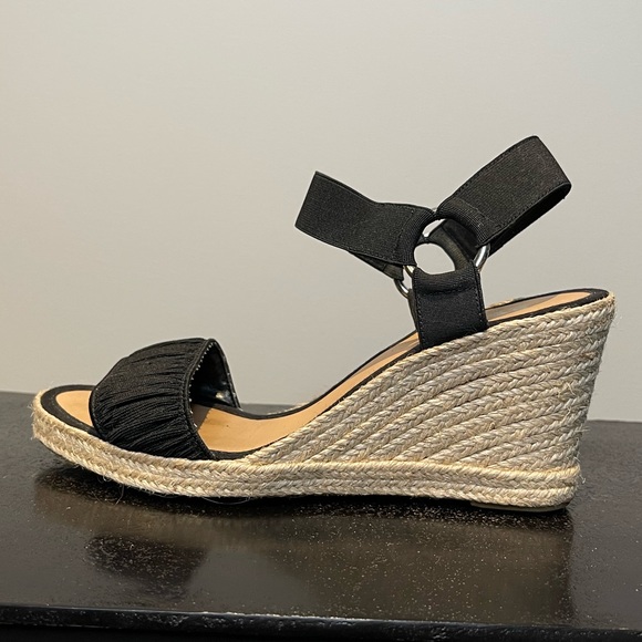 Brown’s Hudson Wedges - Picture 10 of 11